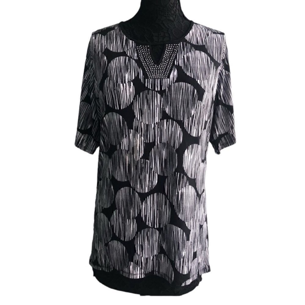 SUSAN LAWRENCE Women’s Plus Black & White Kimono Blouse Top with Sequence front